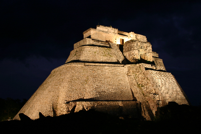 http://www.itonaika.com/column/images/6Uxmal001.jpg