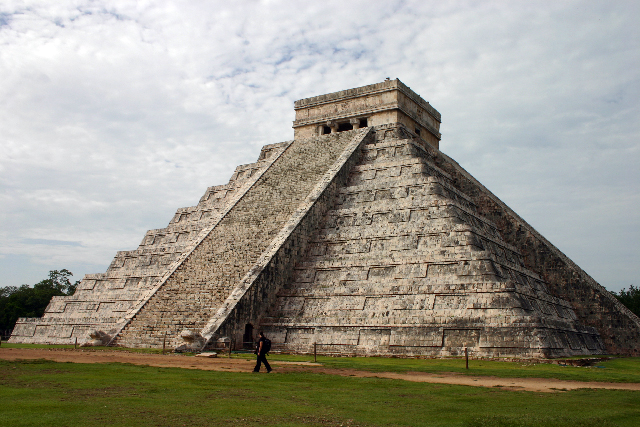 http://www.itonaika.com/column/images/Chichen_Itza103.jpg