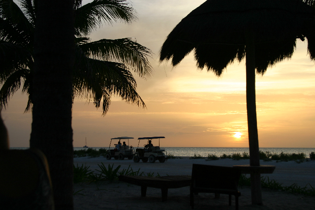 http://www.itonaika.com/column/images/Holbox1410.jpg