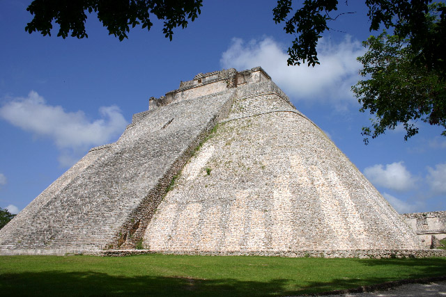 http://www.itonaika.com/column/images/Uxmal1002.jpg