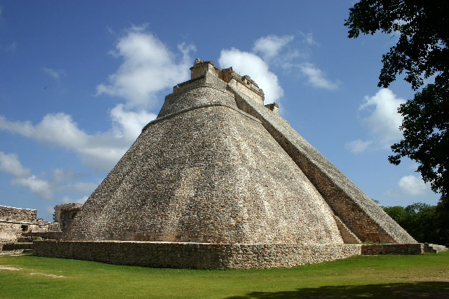 http://www.itonaika.com/column/images/Uxmal1004.jpg