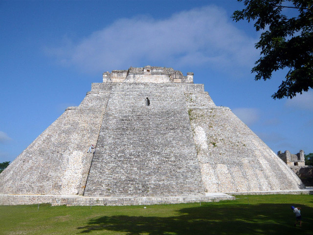 http://www.itonaika.com/column/images/Uxmal1008.jpg