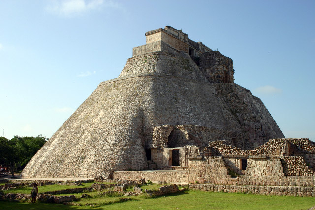 http://www.itonaika.com/column/images/Uxmal1030b.jpg