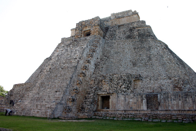 http://www.itonaika.com/column/images/Uxmal1035.jpg