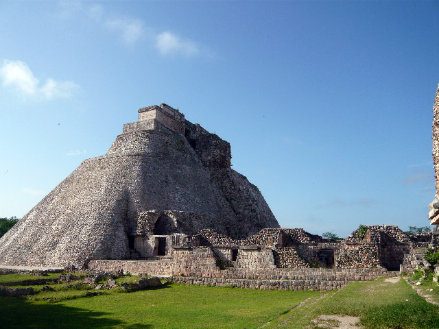 http://www.itonaika.com/column/images/Uxmal1039.jpg