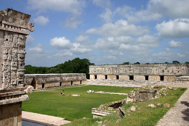 http://www.itonaika.com/column/images/Uxmal1070.jpg