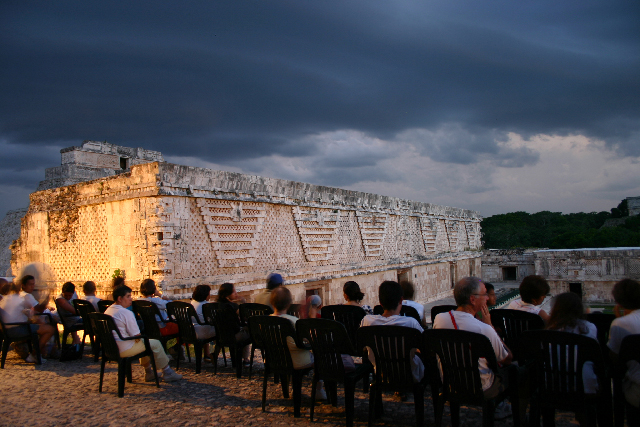 http://www.itonaika.com/column/images/Uxmal2011.jpg