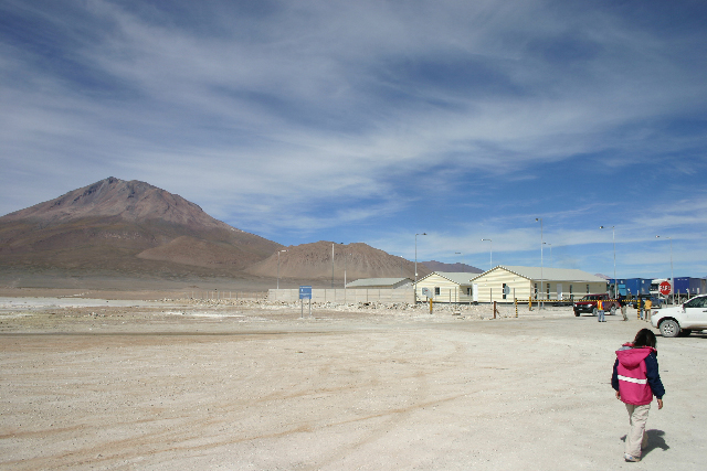 http://www.itonaika.com/column/images/uyuni1046.jpg