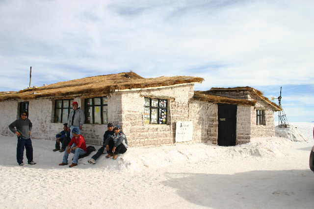 http://www.itonaika.com/column/images/uyuni1284.jpg